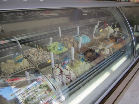 Zelená uprostřed je nejlepší zmrzlina - MOCHITO!